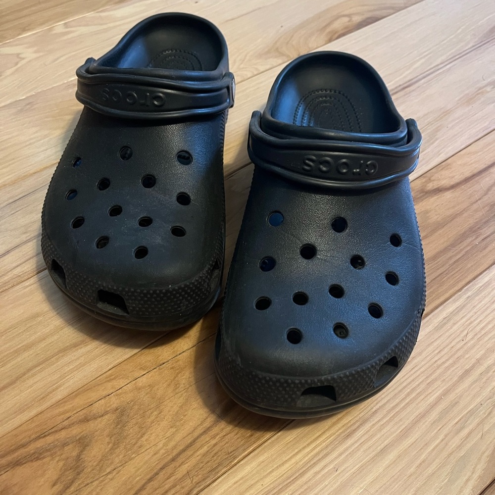 Black Crocs 8M 10W